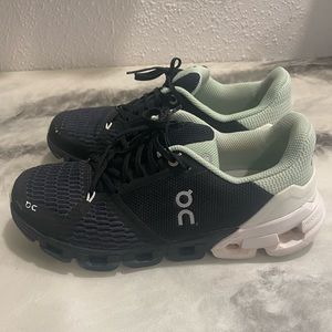 On Cloud Womens Size 6.5